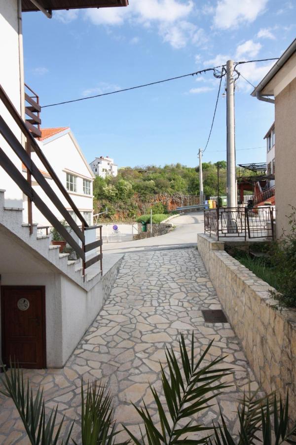 Apartments And Rooms With Parking Space Vrbnik, Krk - 5301 Eksteriør billede